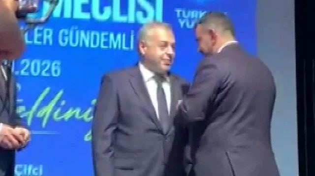 Ataşehir'de CHP'li 6 Meclis Üyesi AK Parti'ye Geçti