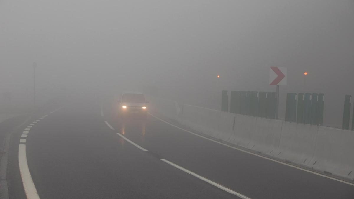 Bolu Dağı'nda yoğun sis sürücüleri zor durumda bıraktı
