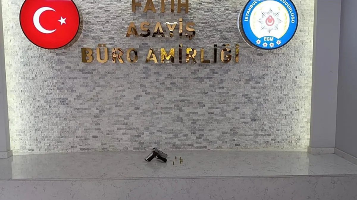 Fatih'te Motosikletli Şüpheliler İş Yerini Fotoğraflarken Yakalandı