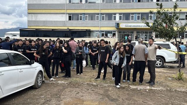 Çardak'ta Öğretmen Mehmet Bilgili Yeğeni Tarafından Vuruldu