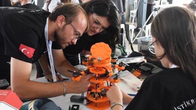 TÜRKSAT Model Uydu Yarışması'nın Final Heyecanı Avcılar'da Sürüyor