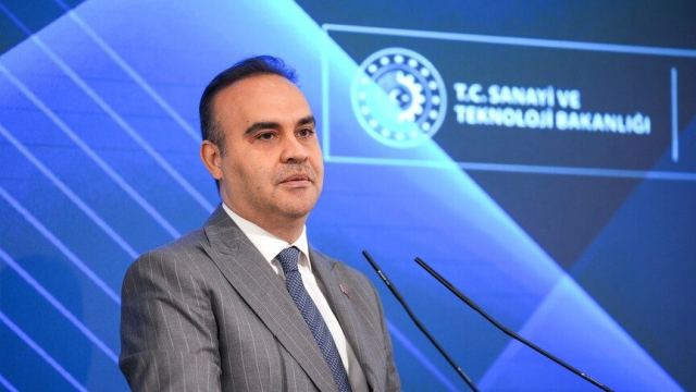 Bakan Kacır, İstanbul'da tekstil sektöründe dönüşüm vurguladı