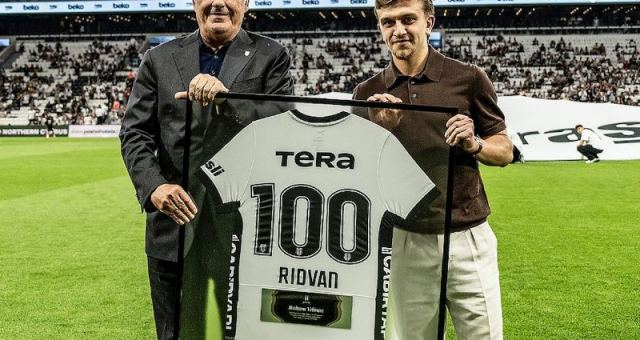 Rıdvan Yılmaz, 100. maçı öncesi özel bir hediye aldı