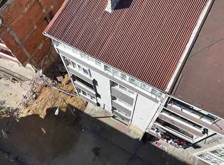 İstanbul'da Temel Kayması: 4 Katlı Bina Tahliye Edildi