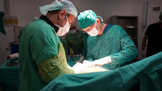 Malatya'da Karın Ağrısı Şikayetiyle Giden Kadından 15 Kiloluk Kitle Çıkarıldı