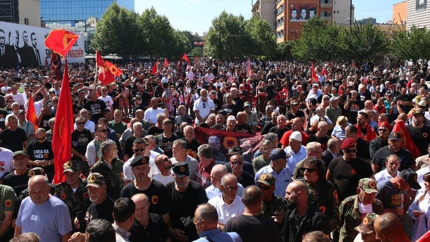 Kosova'da UÇK komutanlarının hapis cezasına protesto devam ediyor