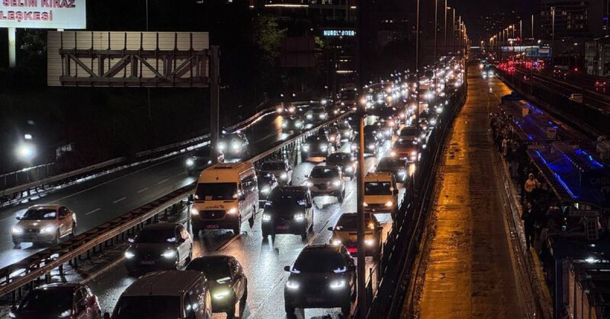 İstanbul'da akşam saatlerinde trafik yoğunluğu artıyor
