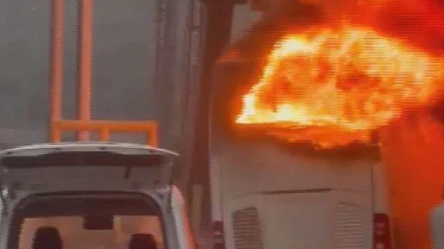 Kuzey Marmara Otoyolu'nda yolcu otobüsü yangını: 2 ölü, 8 yaralı