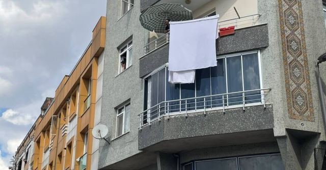 Zeytinburnu'nda Balkon Temizliği Sırasında Düşme Olayı