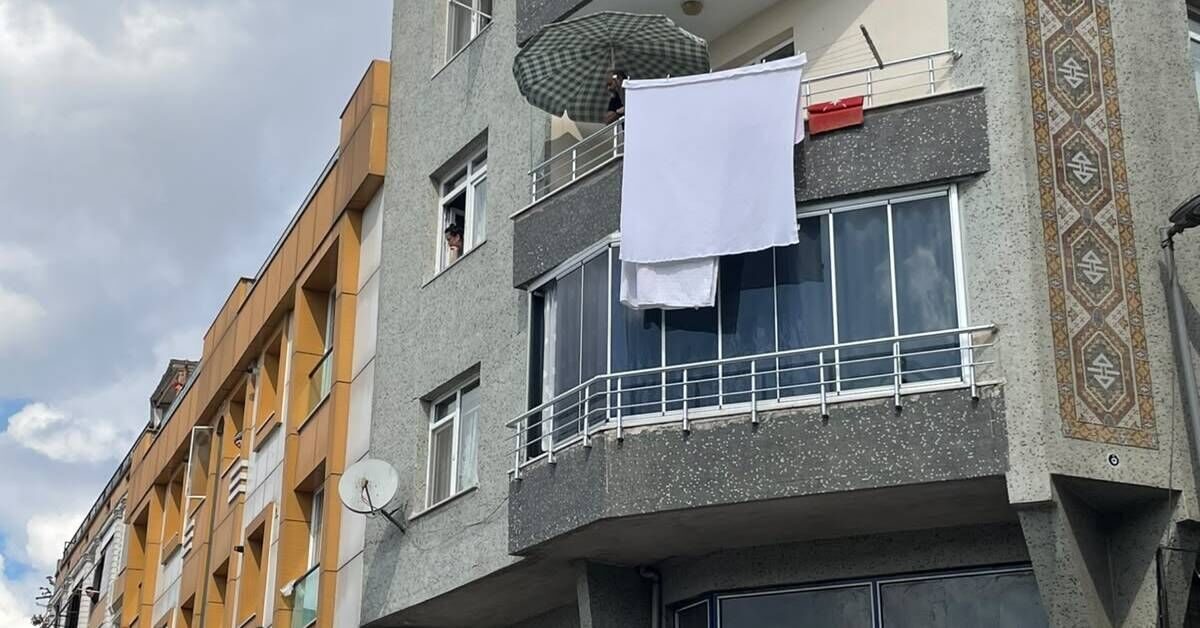 Zeytinburnu'nda Balkon Temizliği Sırasında Düşme Olayı