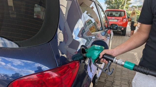 Fransa'daki İstasyonların Yüzde 11'inde Yakıt Tedarik Sıkıntısı Yaşanıyor