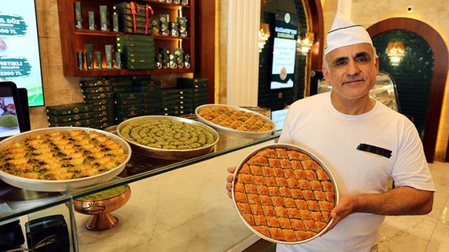 Adnan Yılmaz, Gaziantep baklavasını ABD'ye tanıtıyor