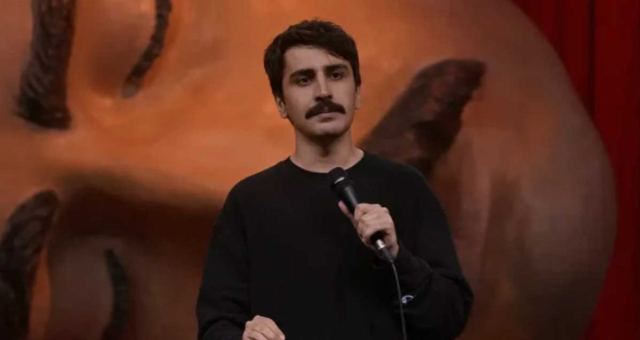 Deniz Göktaş, cezaevinden çıkar çıkmaz Kadıköy sahnesine gitti