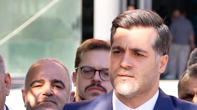Üsküdar'da AK Parti'den Belediye Meclisi'ne Tepki Gösterildi