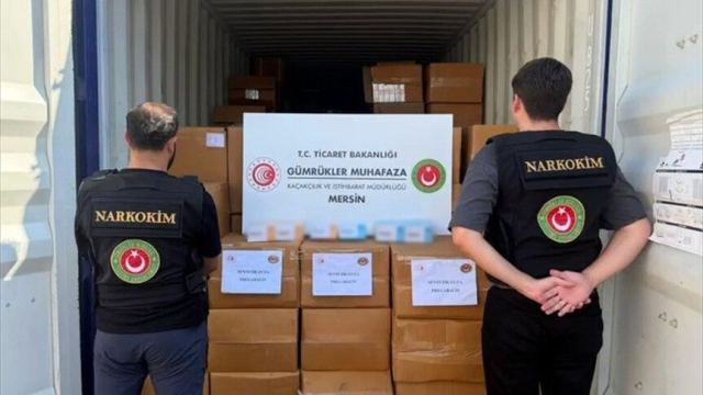 Gümrükler Muhafaza ekipleri Mersin'de 1,7 ton pregabalin ele geçirdi