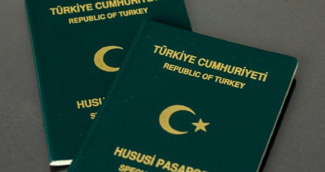 Turist rehberleri yeşil pasaport talep ediyor