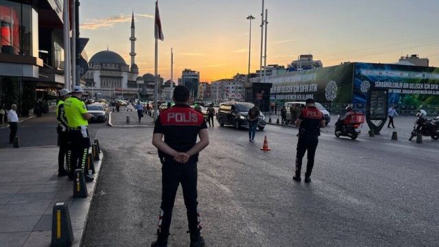 İstanbul'da 'Sokaklar Güvende' Operasyonu: 2 bin 447 Şüpheliye İşlem Yapıldı