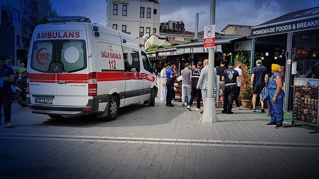 Fatih'te döviz bürosunda silahlı kavga: 2 kişi hayatını kaybetti