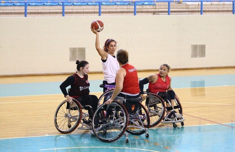 Tekerlekli Sandalye A Milli Kadın Basketbol Takımı Adana'da çalışıyor