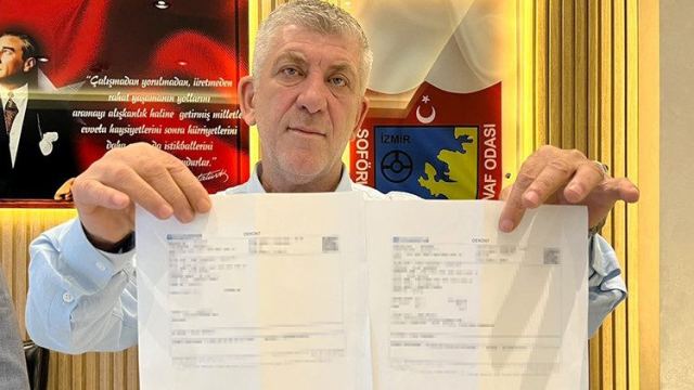 İzmir'de Taksici Celal Sarıoğlu, 920 Bin Lira İade Etti