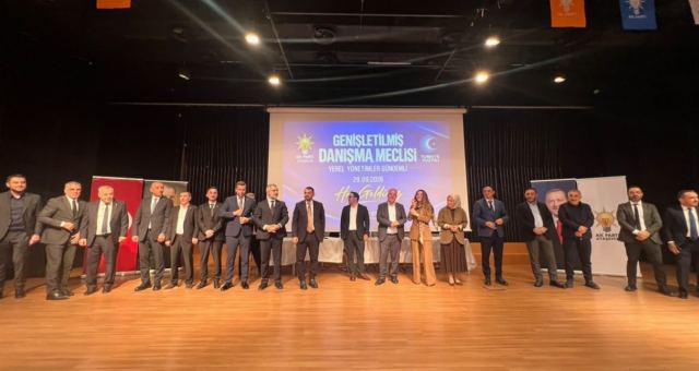 Ataşehir'de 6 CHP'li Meclis Üyesi AKP'ye Geçti