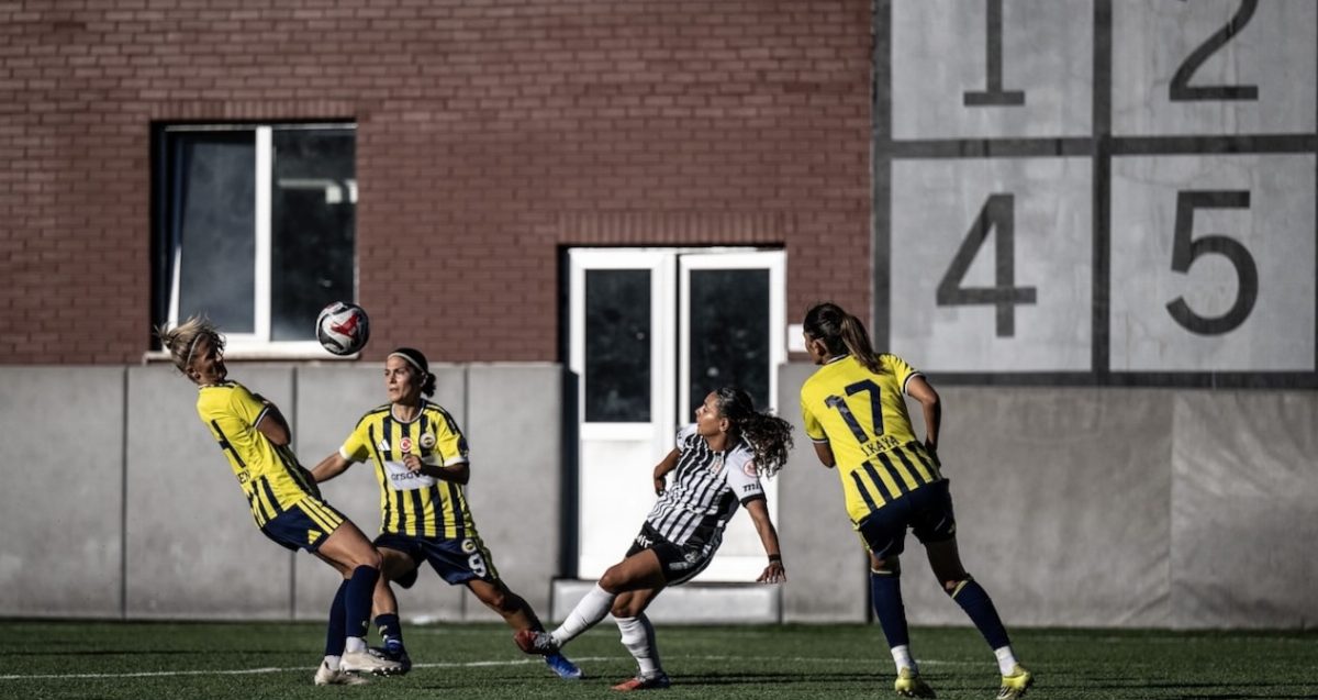 Fenerbahçe, Kadınlar Derbisinde Beşiktaş'ı 3-0 Yendi