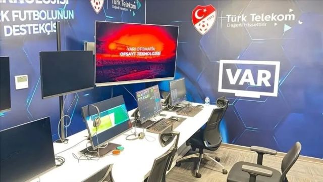 Trabzonspor - Galatasaray maçının VAR hakemi açıklandı