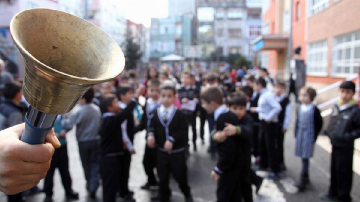 İstanbul'da Okul Ders Saatleri Değişti, İlk Zil 10.00'da Çalacak