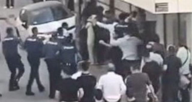 Sultangazi'de gelin alma merasiminde kavga çıktı