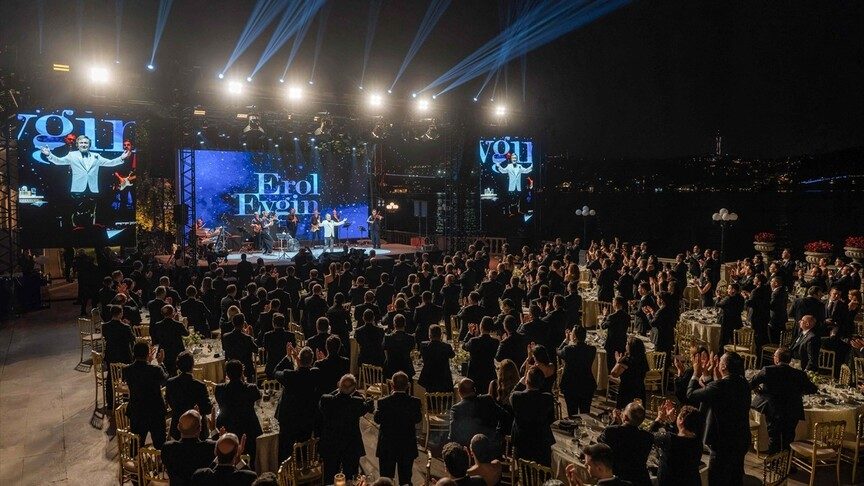 Özdilek Holding 55. yılını İstanbul'da çalışanlarıyla kutladı