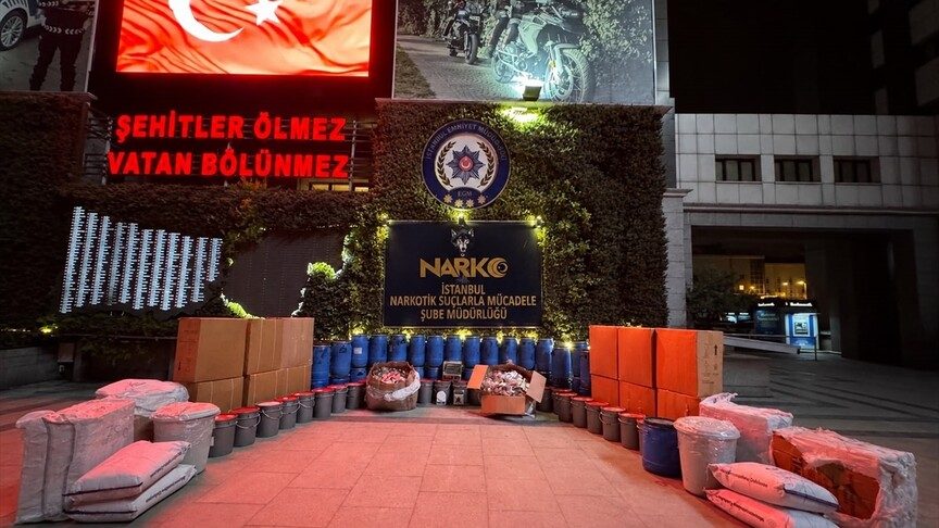 İstanbul'da 3,5 milyon uyuşturucu hap üretimi için ham madde ele geçirildi