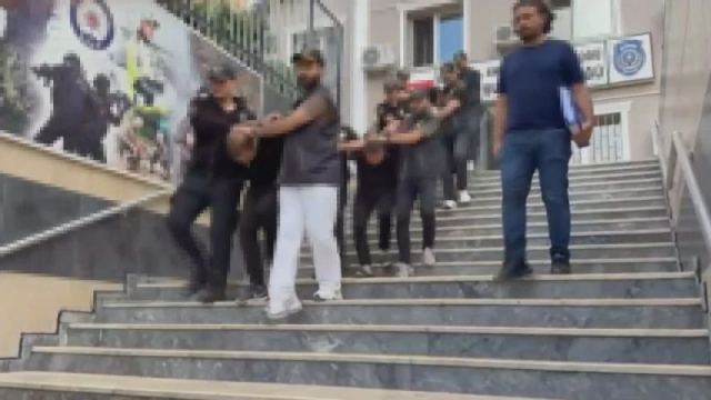Kağıthane'de üç servis aracı kundaklandı, dokuz şüpheli tutuklandı