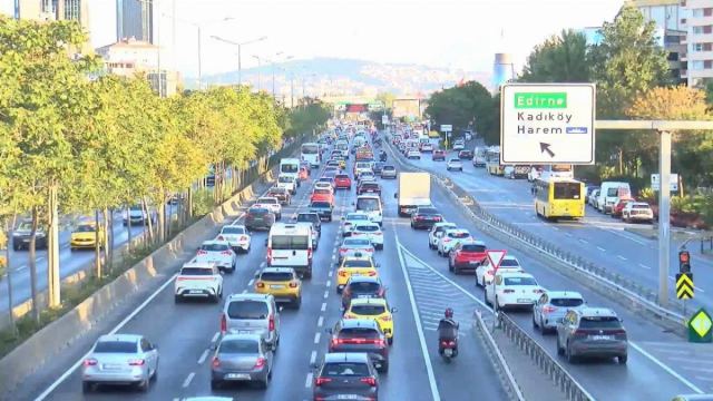 İstanbul'da Eğitim Yılı Başladı, Trafik Yoğunluğu Artış Gösterdi