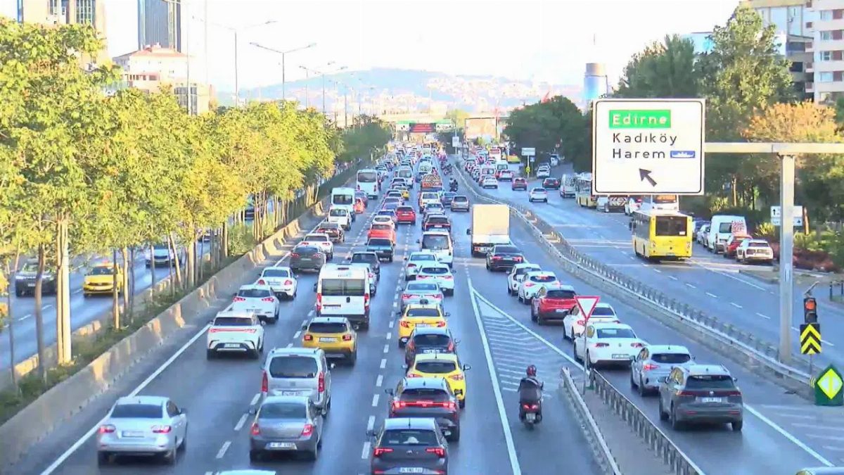 İstanbul'da Eğitim Yılı Başladı, Trafik Yoğunluğu Artış Gösterdi