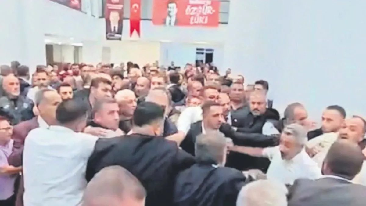 Yeni Parti'de Esenyurt'ta kavga çıktı