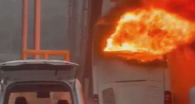 Eyüpsultan'da yolcu otobüsündeki yangında baba kurtardı, kızı hayatını kaybetti