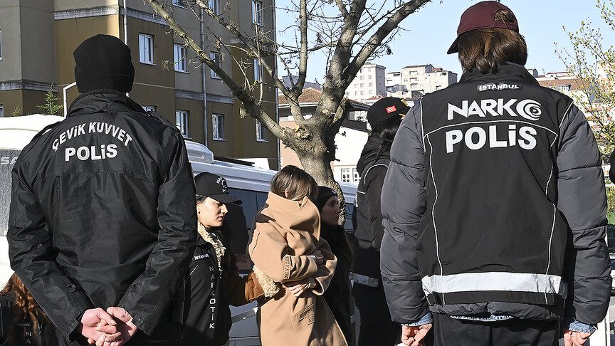 İstanbul'da sokak satıcılarına yönelik operasyonda 164 tutuklama