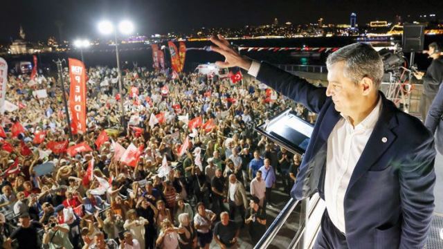 Üsküdar'da 'Karar milletindir' mitinginde konuşma yapıldı