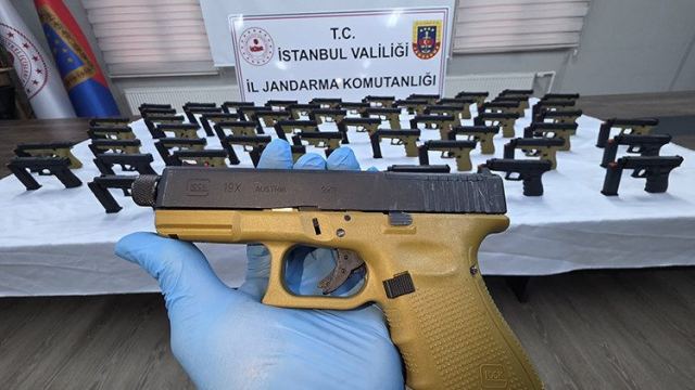 Eyüpsultan'da Taksinin Bagajında 108 Tabanca Ele Geçirildi