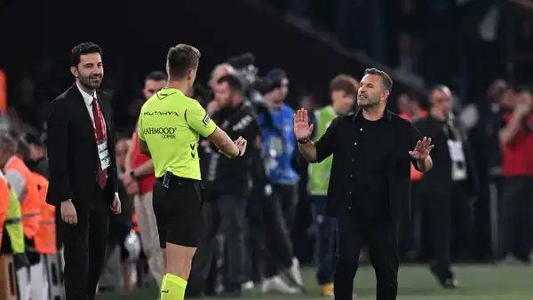 Okan Buruk, kırmızı kart sonrası hakemi eleştirdi