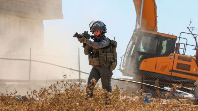 İsrail askerleri Kalkilya'da bir Filistinliyi yaraladı