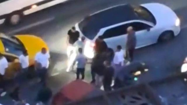 Esenyurt'ta Taksi Şoförü ile Sürücü Arasında Kavga Çıktı
