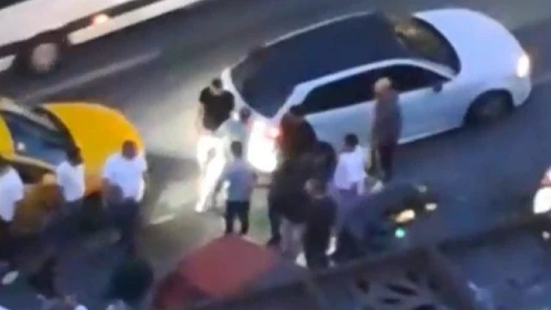 Esenyurt'ta Taksi Şoförü ile Sürücü Arasında Kavga Çıktı
