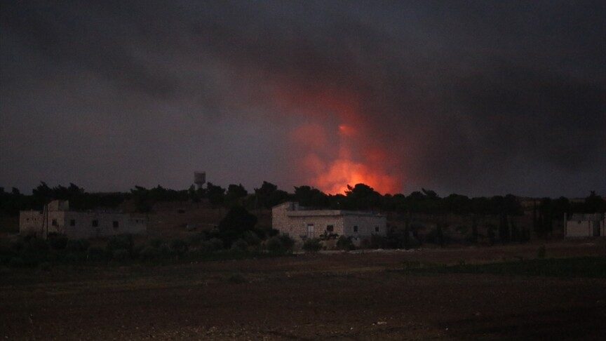 Halep'te askeri sahada patlamalar sonucu 4 kişi yaralandı