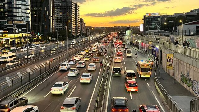 İstanbul'da trafik yoğunluğu akşam saatlerinde yüzde 69'a ulaştı