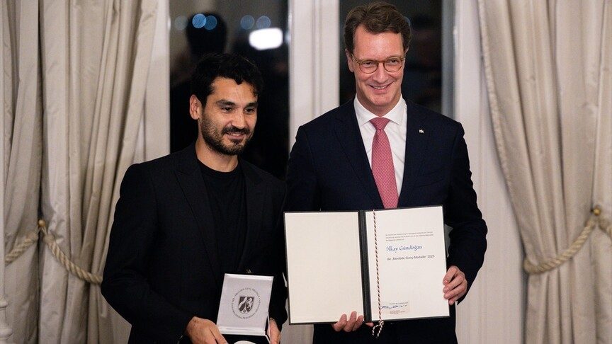 İlkay Gündoğan, Mevlüde Genç Madalyası ile onurlandırıldı