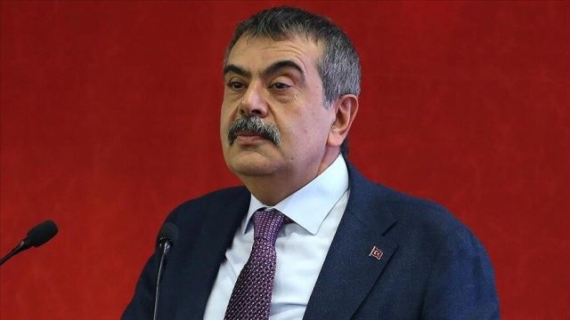 Bakan Tekin: Çocukların sosyal medya ilişkileri ailelerce takip edilmeli