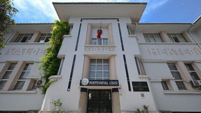 Pertevniyal Lisesi 154 yıllık eğitim mirasını sürdürüyor