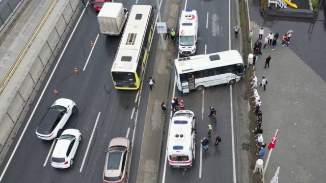 Avcılar'da THY personel servisi ile otomobil çarpıştı