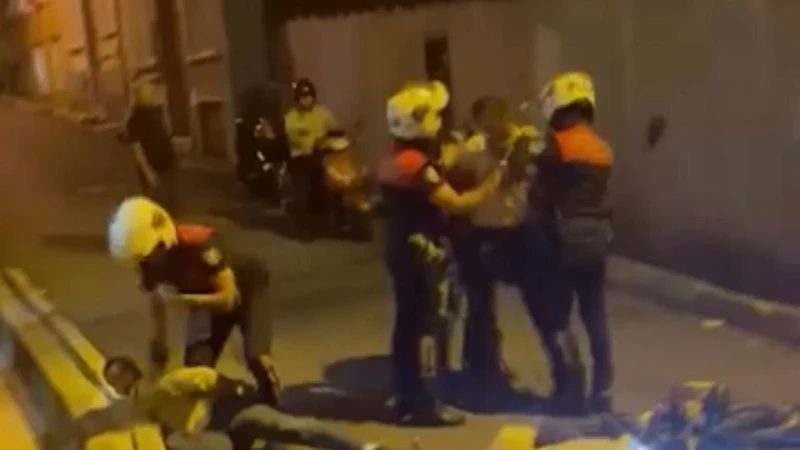 Beyoğlu'nda polisin dur ihtarına uymayan 4 şüpheli yakalandı